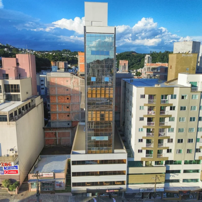  Sala Comercial à Venda no Centro!   