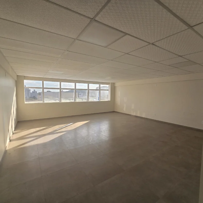  Sala Comercial à Venda no Centro!   