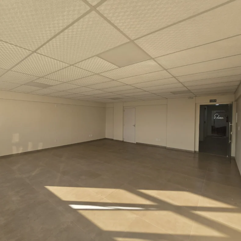  Sala Comercial à Venda no Centro!   