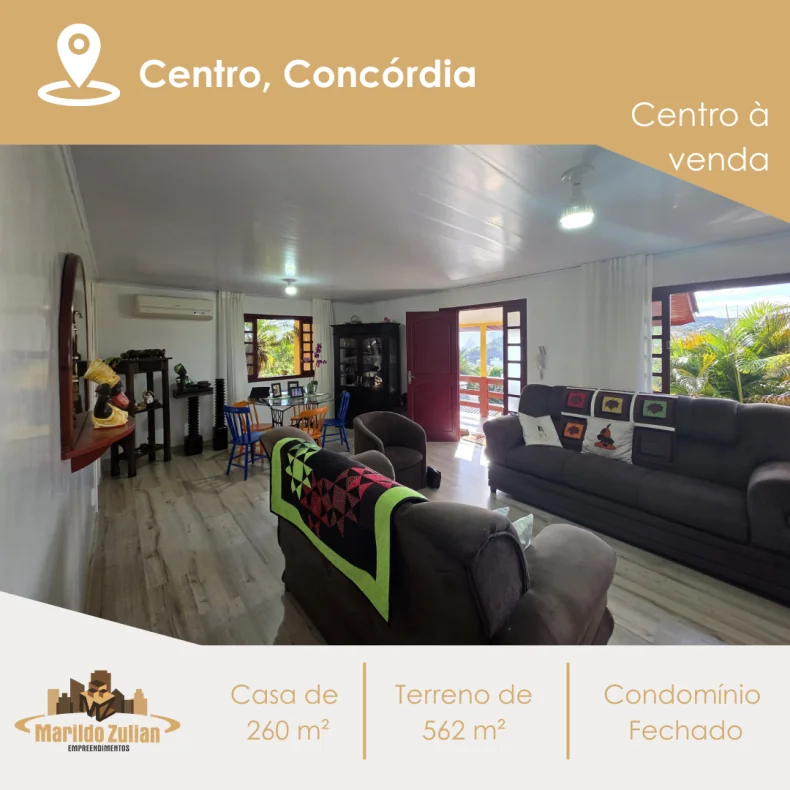 Casa com Visão da Cidade em Condomínio Fechado