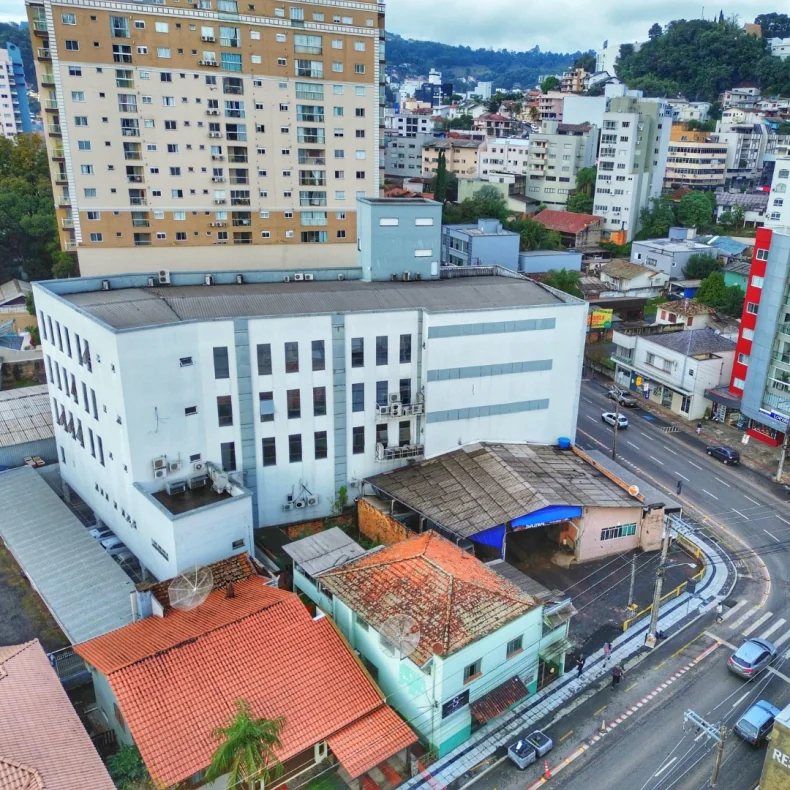  Terreno Central com Construção e Renda Garantida!