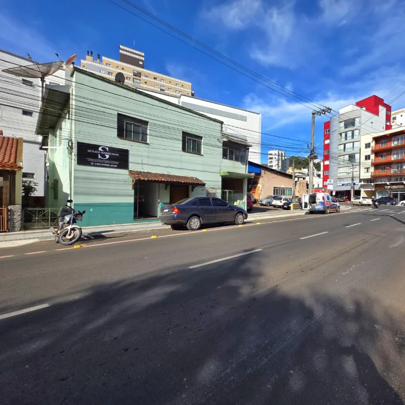  Terreno Central com Construção e Renda Garantida!