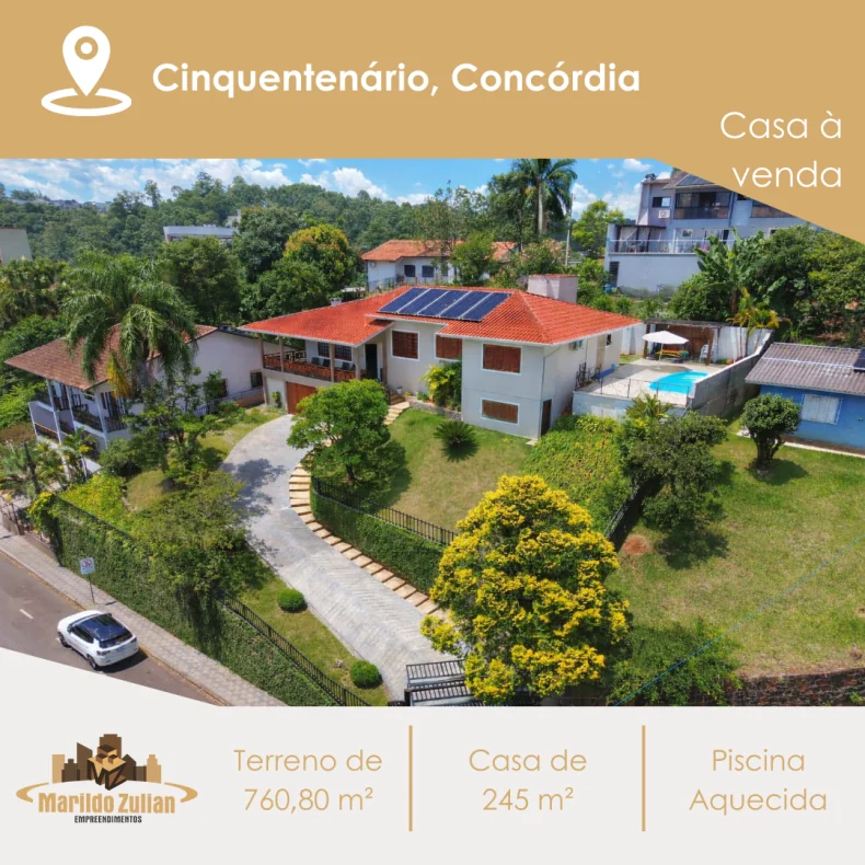 Casa com Piscina à Venda