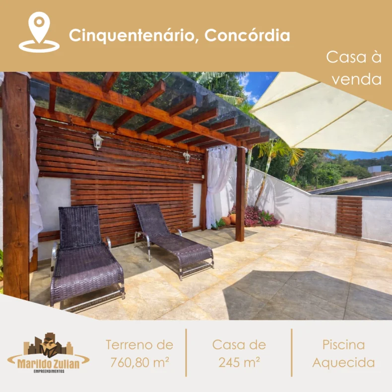 Casa com Piscina à Venda