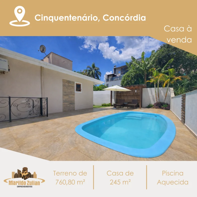Casa com Piscina à Venda