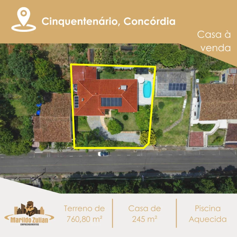 Casa com Piscina à Venda
