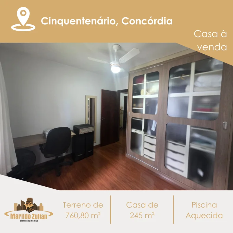 Casa com Piscina à Venda