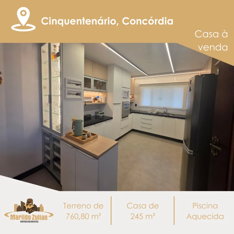 Casa com Piscina à Venda