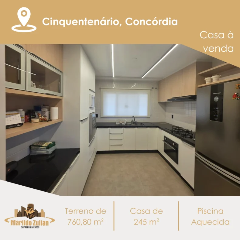 Casa com Piscina à Venda