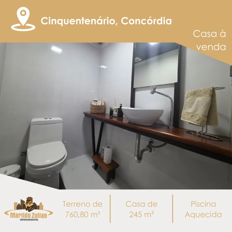 Casa com Piscina à Venda