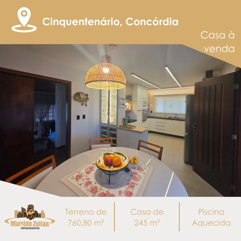 Casa com Piscina à Venda