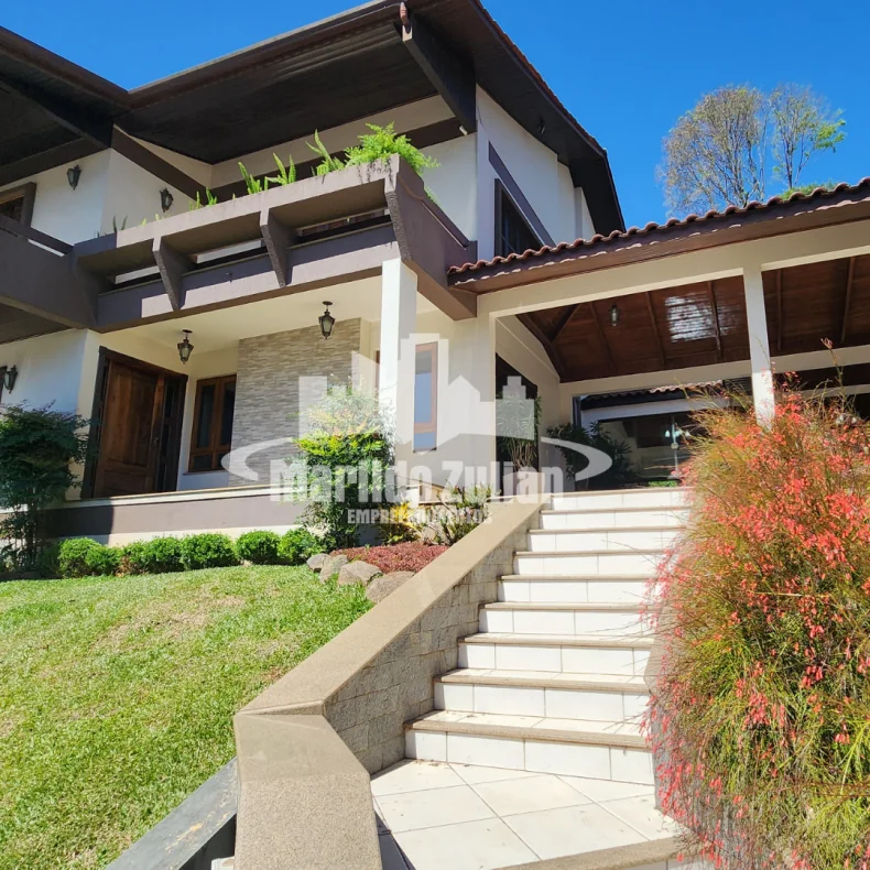 Casa de Alto Padrão no Jardim!