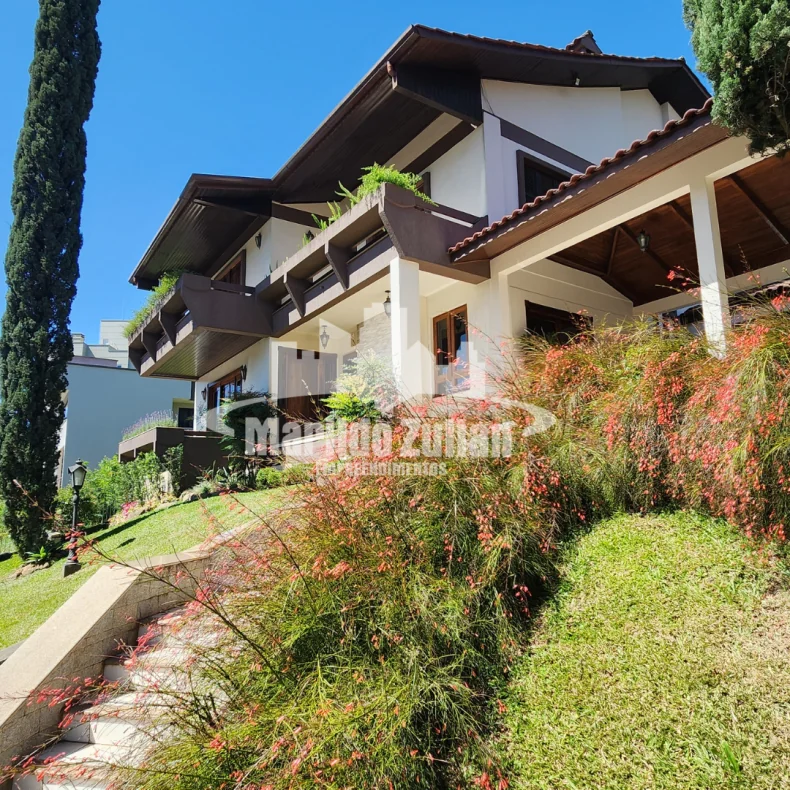 Casa de Alto Padrão no Jardim!